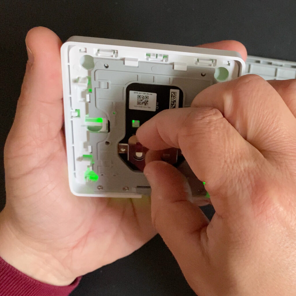 MOES HomeAssistant ZigBee battery inserted